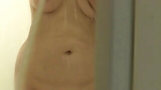 Ուրախ տիտղոսներ ունեցող ճապոնացի Մեգումի Շինոն շեղում է անառակ տղամարդու մազոտ տիտղոսը