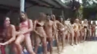 Սեքսուալ ներքնազգեստով ծխող պոռնիկ կինը՝ Կիարա Միան, փափագում է կեղտոտ սեքսի